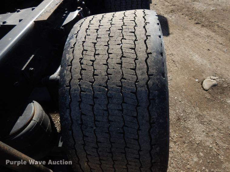 image for item GH9005 2017 Peterbilt 579 semi truck