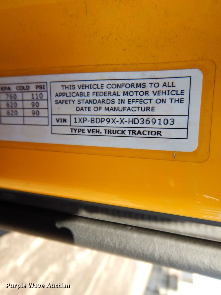 image for item GH9005 2017 Peterbilt 579 semi truck