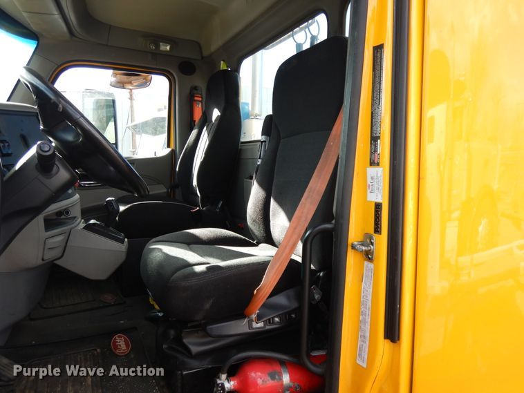 image for item GH9006 2018 Peterbilt 579 semi truck