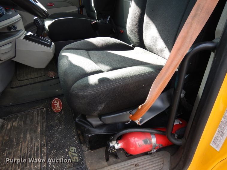 image for item GH9006 2018 Peterbilt 579 semi truck