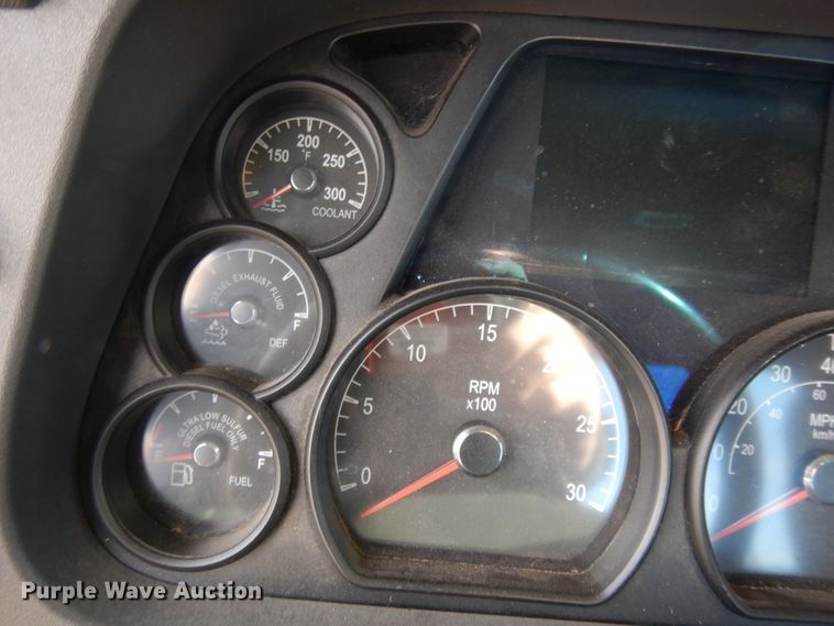 image for item GH9006 2018 Peterbilt 579 semi truck