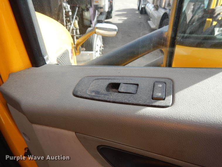 image for item GH9006 2018 Peterbilt 579 semi truck