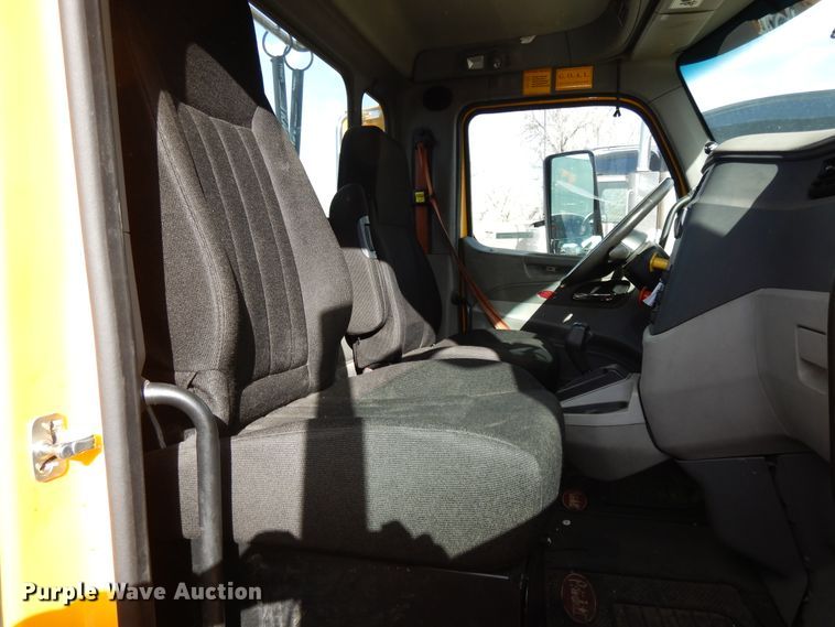 image for item GH9006 2018 Peterbilt 579 semi truck