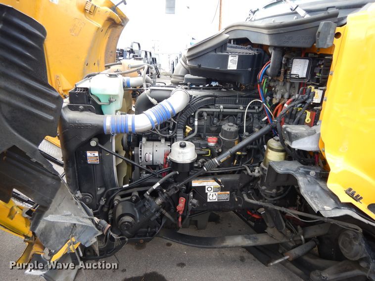 image for item GH9006 2018 Peterbilt 579 semi truck