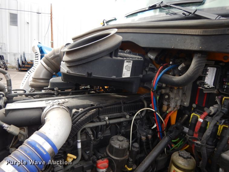 image for item GH9006 2018 Peterbilt 579 semi truck