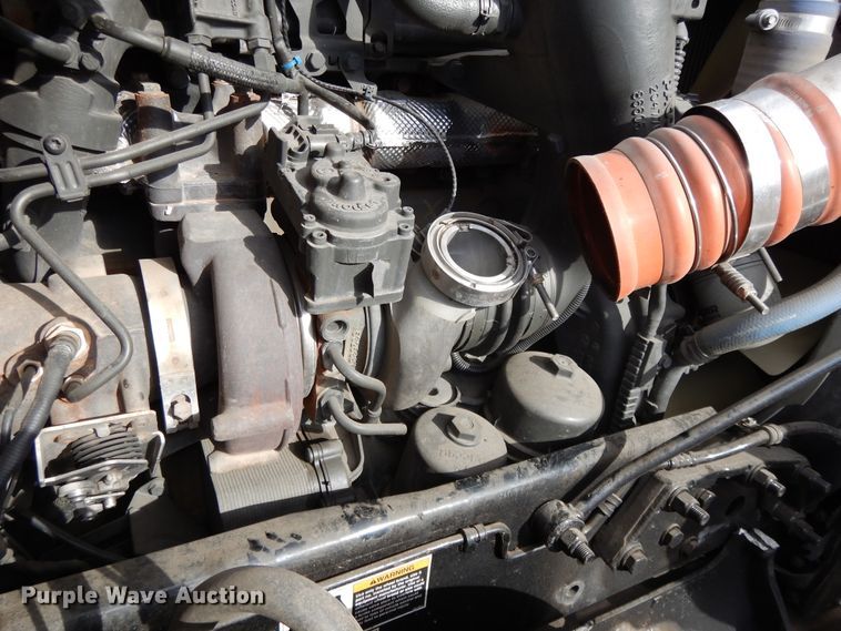 image for item GH9006 2018 Peterbilt 579 semi truck