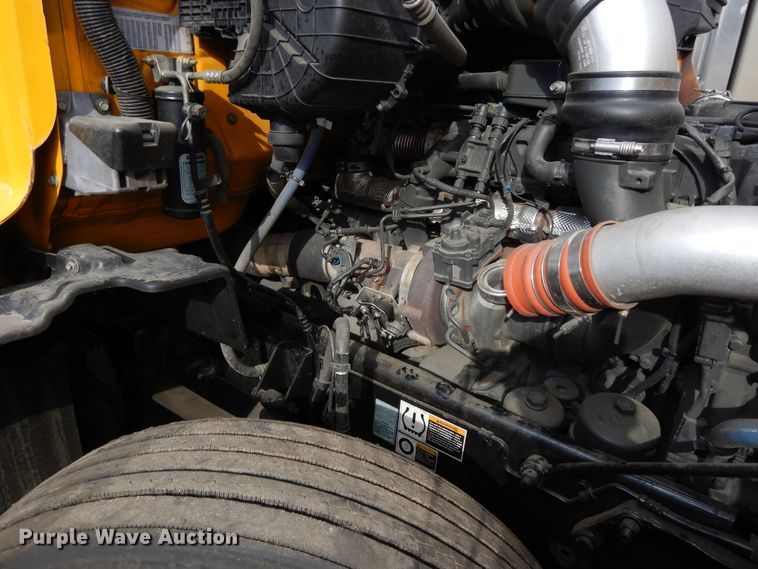 image for item GH9006 2018 Peterbilt 579 semi truck