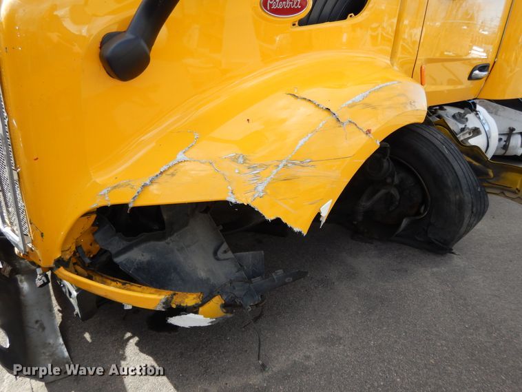 image for item GH9006 2018 Peterbilt 579 semi truck