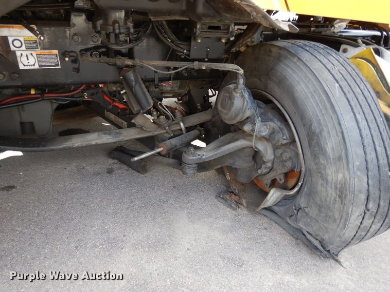 image for item GH9006 2018 Peterbilt 579 semi truck