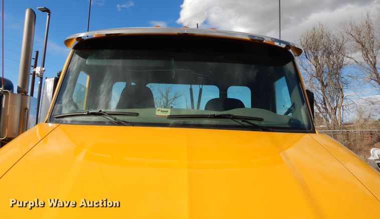 image for item GH9006 2018 Peterbilt 579 semi truck