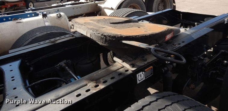 image for item GH9006 2018 Peterbilt 579 semi truck