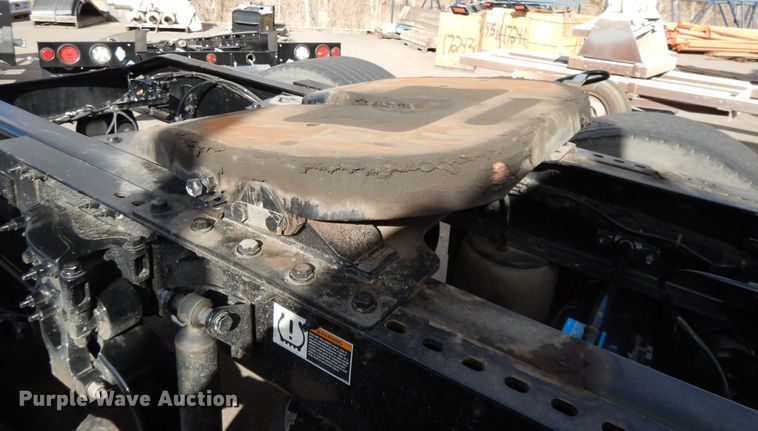 image for item GH9006 2018 Peterbilt 579 semi truck