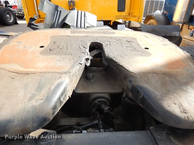 image for item GH9006 2018 Peterbilt 579 semi truck