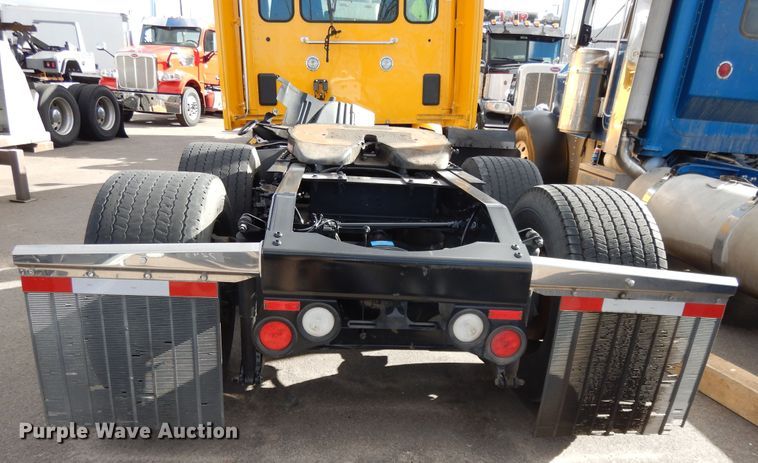 image for item GH9006 2018 Peterbilt 579 semi truck