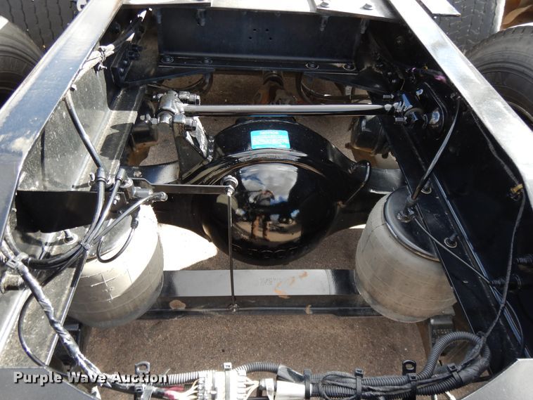 image for item GH9006 2018 Peterbilt 579 semi truck