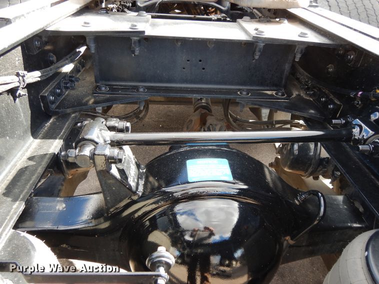 image for item GH9006 2018 Peterbilt 579 semi truck