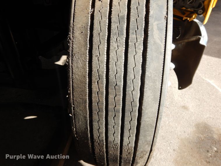 image for item GH9006 2018 Peterbilt 579 semi truck