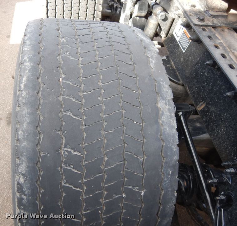 image for item GH9006 2018 Peterbilt 579 semi truck