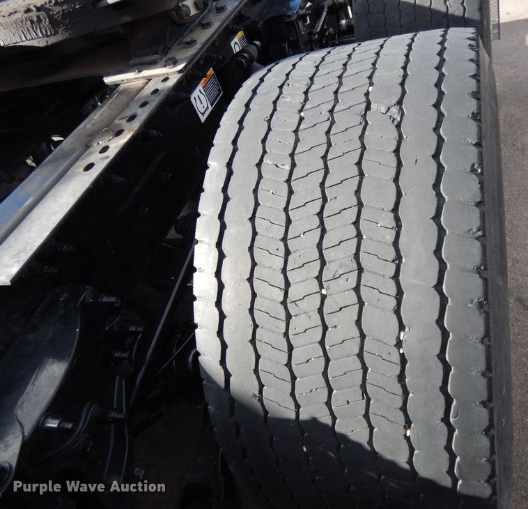 image for item GH9006 2018 Peterbilt 579 semi truck