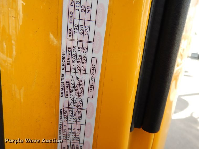 image for item GH9006 2018 Peterbilt 579 semi truck