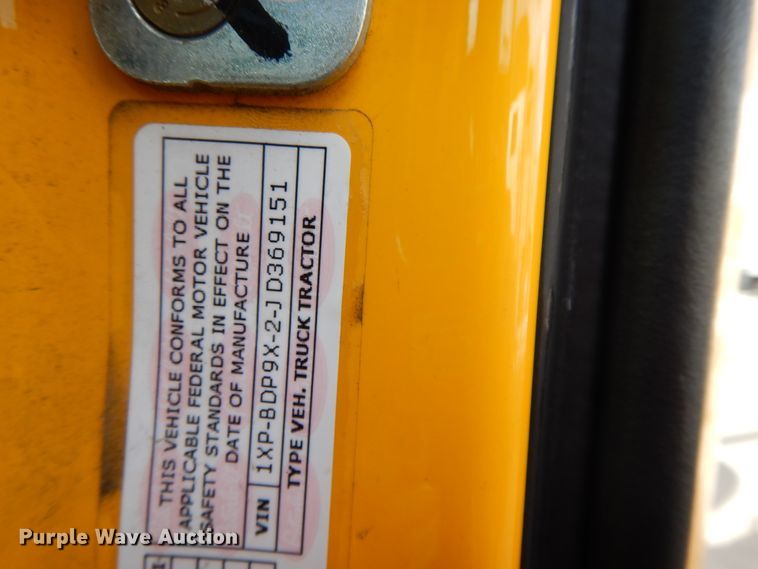 image for item GH9006 2018 Peterbilt 579 semi truck