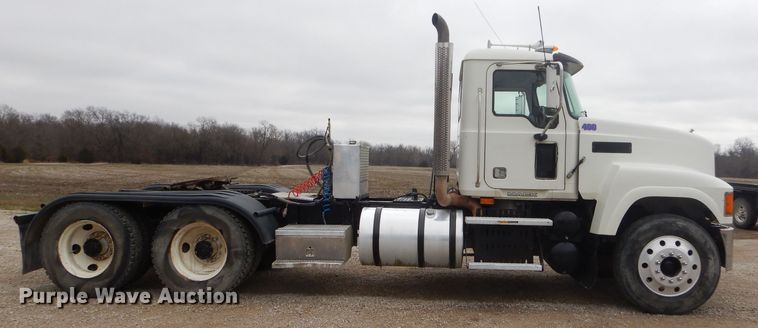 image for item GN9228 2008 Mack CHU semi truck