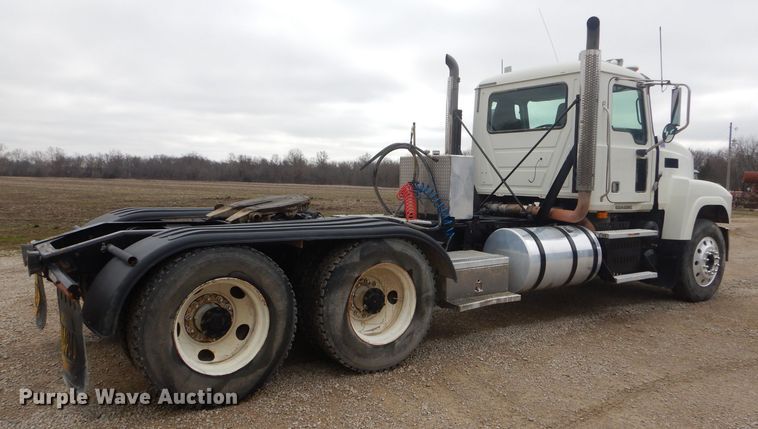 image for item GN9228 2008 Mack CHU semi truck