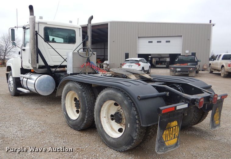 image for item GN9228 2008 Mack CHU semi truck