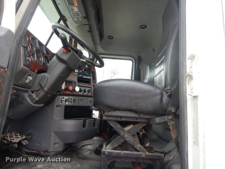 image for item GN9228 2008 Mack CHU semi truck