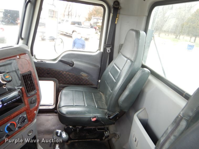 image for item GN9228 2008 Mack CHU semi truck