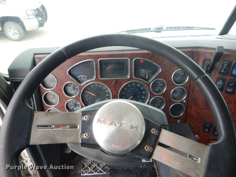 image for item GN9228 2008 Mack CHU semi truck