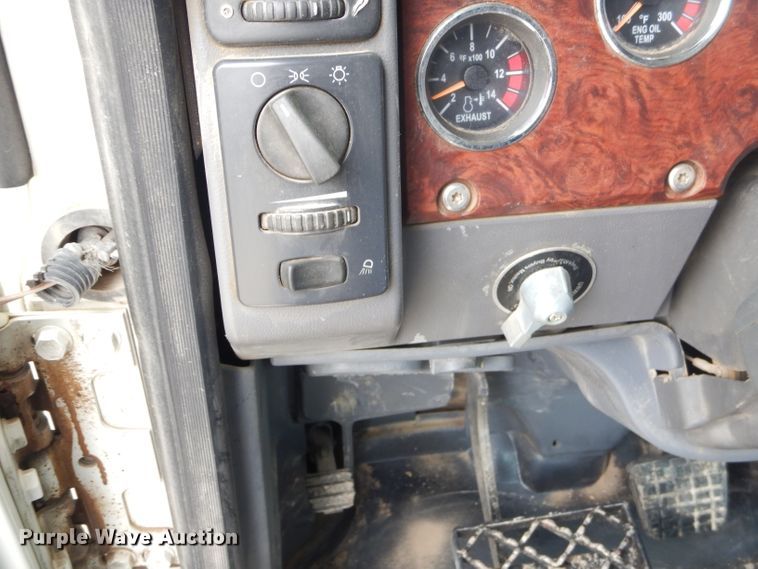 image for item GN9228 2008 Mack CHU semi truck