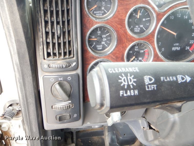 image for item GN9228 2008 Mack CHU semi truck