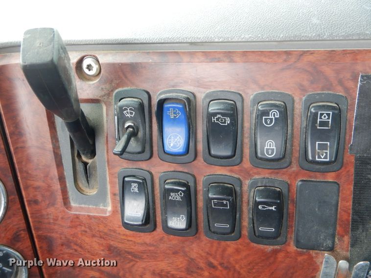 image for item GN9228 2008 Mack CHU semi truck