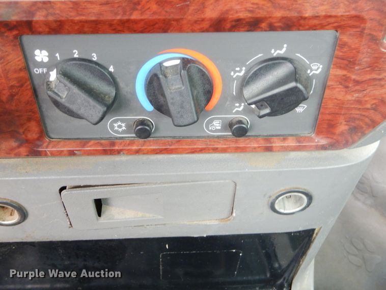 image for item GN9228 2008 Mack CHU semi truck