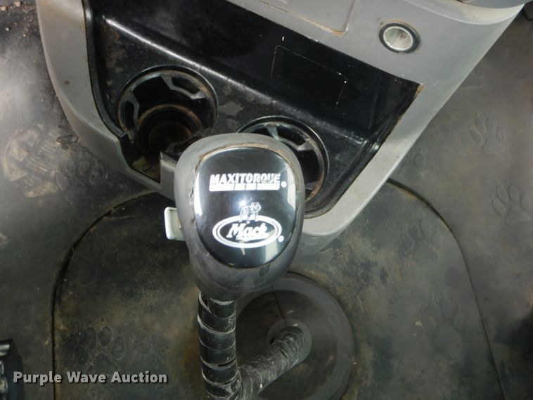 image for item GN9228 2008 Mack CHU semi truck