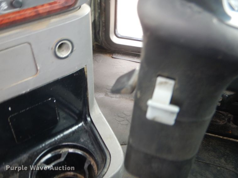 image for item GN9228 2008 Mack CHU semi truck