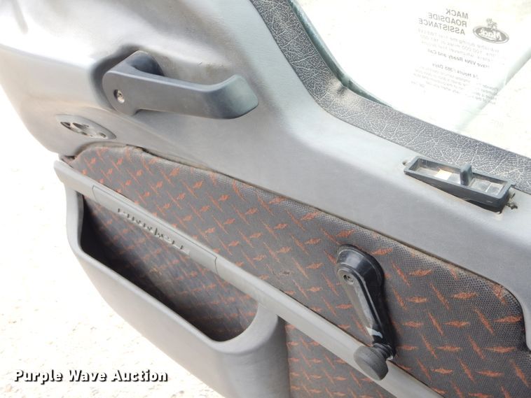 image for item GN9228 2008 Mack CHU semi truck