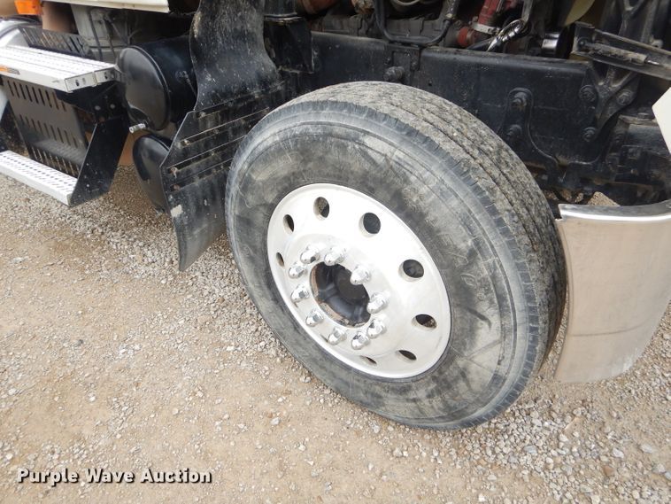 image for item GN9228 2008 Mack CHU semi truck