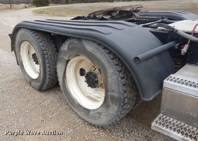 image for item GN9228 2008 Mack CHU semi truck