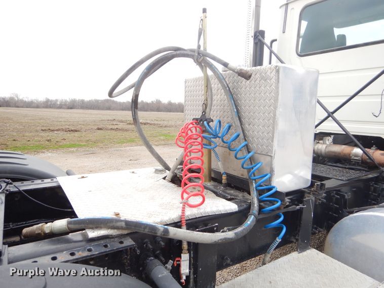 image for item GN9228 2008 Mack CHU semi truck