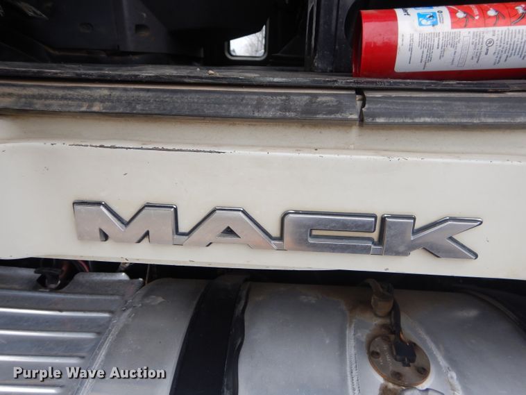 image for item GN9228 2008 Mack CHU semi truck