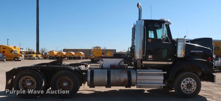 image for item GS9764 2013 Western Star 4900SB semi truck