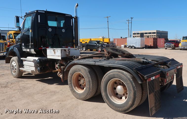 image for item GS9764 2013 Western Star 4900SB semi truck