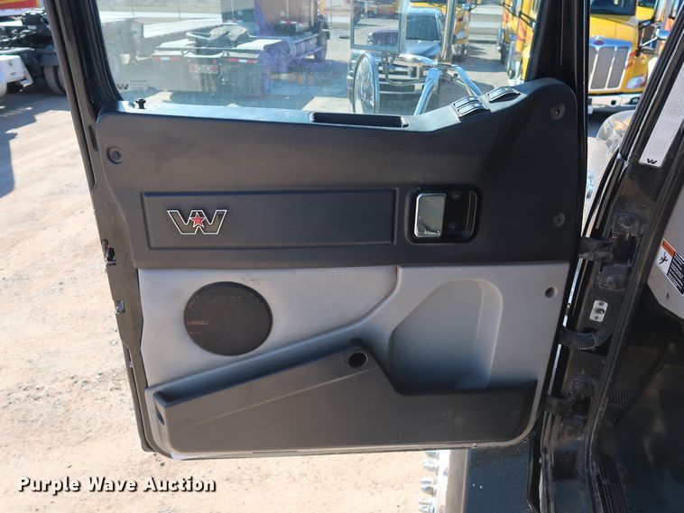 image for item GS9764 2013 Western Star 4900SB semi truck