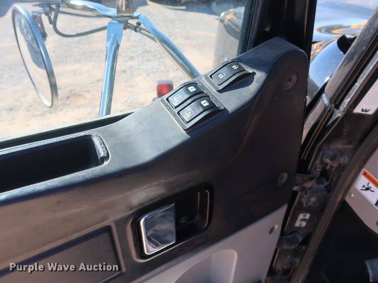 image for item GS9764 2013 Western Star 4900SB semi truck