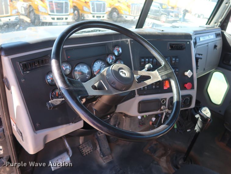 image for item GS9764 2013 Western Star 4900SB semi truck