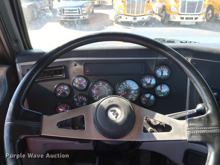 image for item GS9764 2013 Western Star 4900SB semi truck