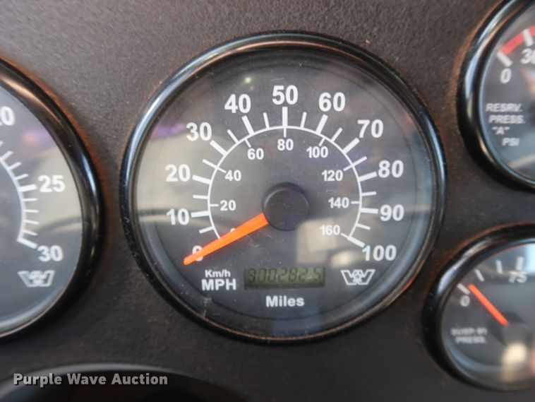 image for item GS9764 2013 Western Star 4900SB semi truck