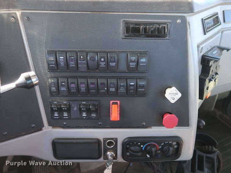 image for item GS9764 2013 Western Star 4900SB semi truck